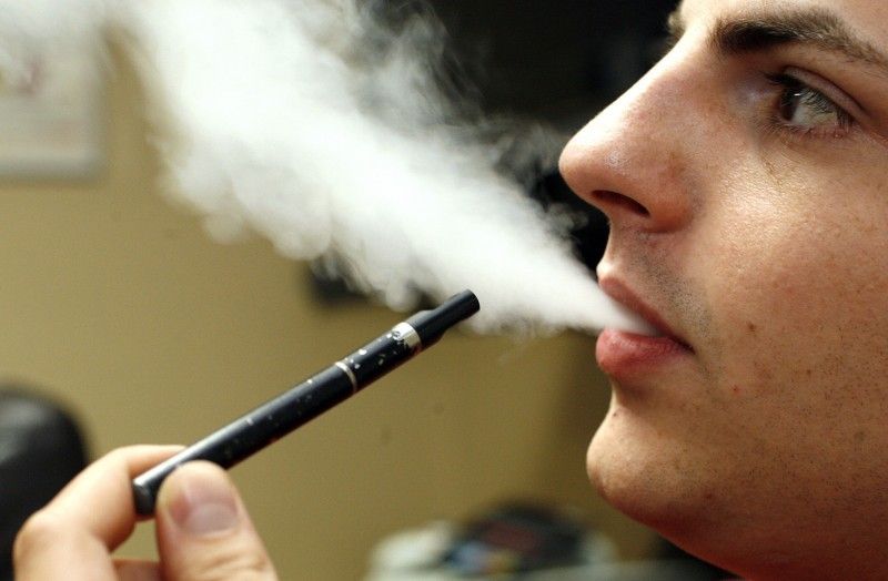 Rokok elektronik: cara untuk berhenti merokok atau ubat baru?