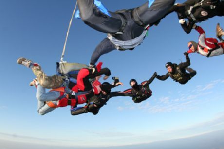 Hari ini adalah Hari Parachutist